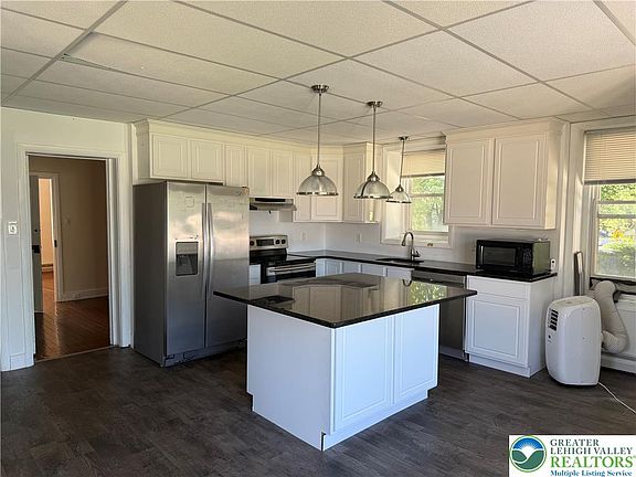 2nd image of 1180 S Krocks Rd #1