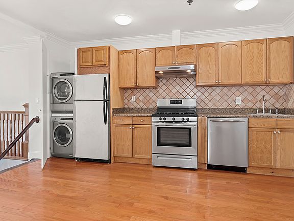 5th image of 2610 Ditmars Blvd #3