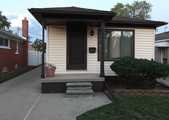 1st image of 3335 22nd St