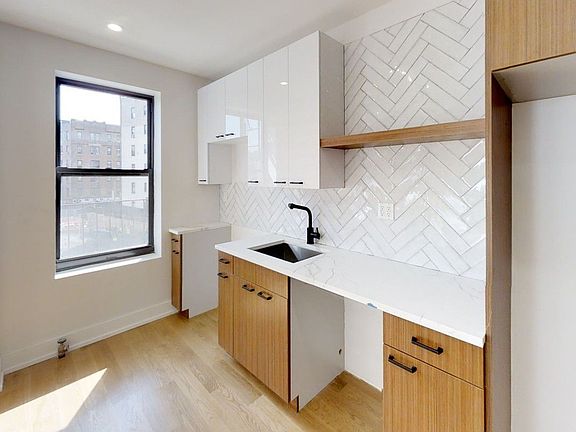 3rd image of 12 Crown St APT B8