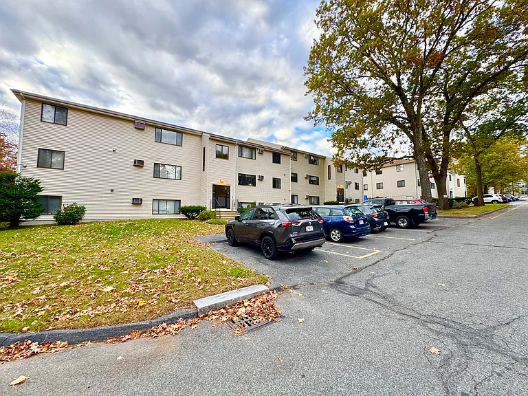 433 Sunderland Rd #E — Photo 10