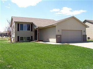 1st image of 701 Honeysuckle Dr