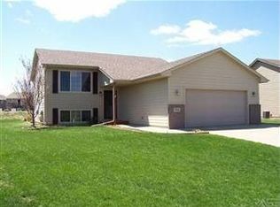 701 Honeysuckle Dr, Harrisburg, SD 57032