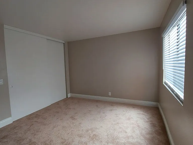 1053 Euclid Ave — Photo 6