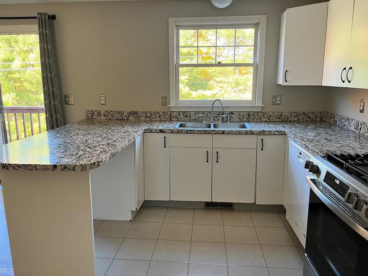 2 bed, 1.5 bath, 1408 sqft, $2,550 — Photo 4