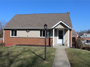 678 Colonial Manor Rd, North Huntingdon, PA 15642