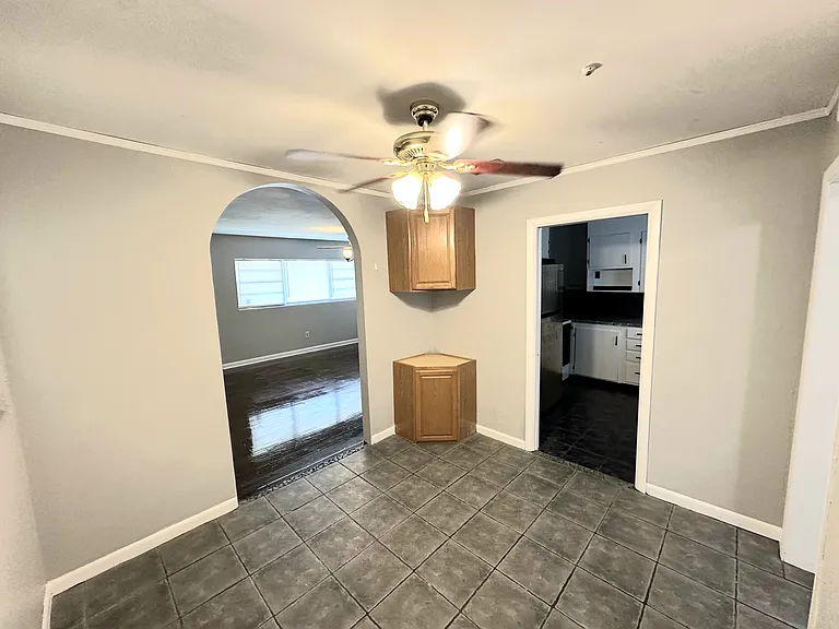 332 Bay St — Photo 6