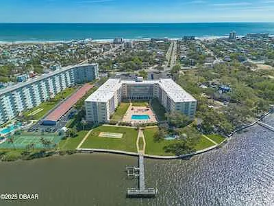 1224 S Peninsula Dr
