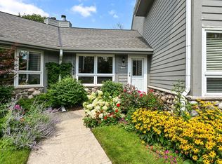 15668 W Ridge Rd, New Berlin, WI 53151