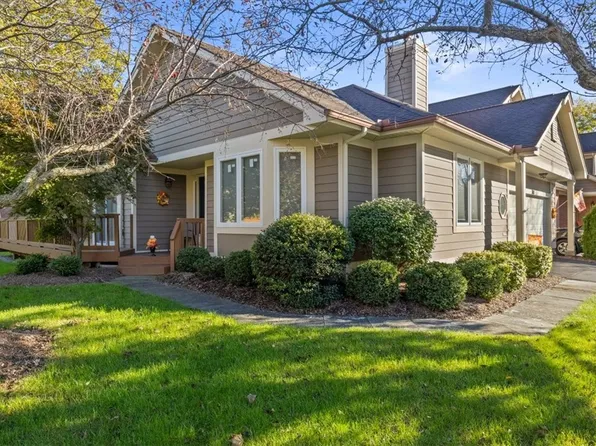 310 Marina View Ln, Webster, NY 14580