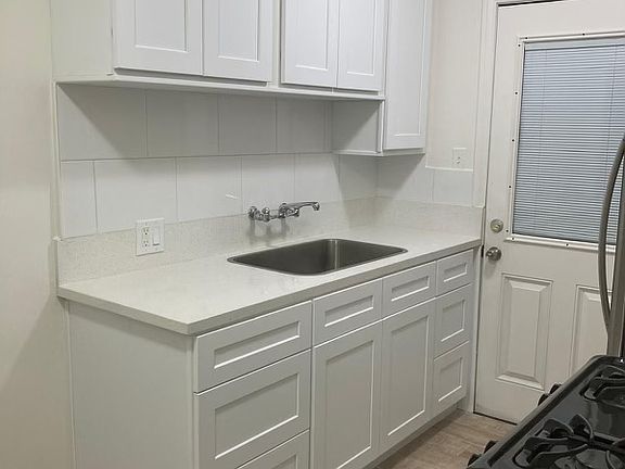 4th image of 12036 Magnolia Blvd #12036