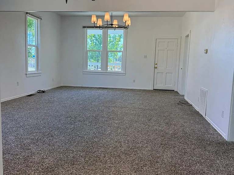 1144 Willis St — Photo 17