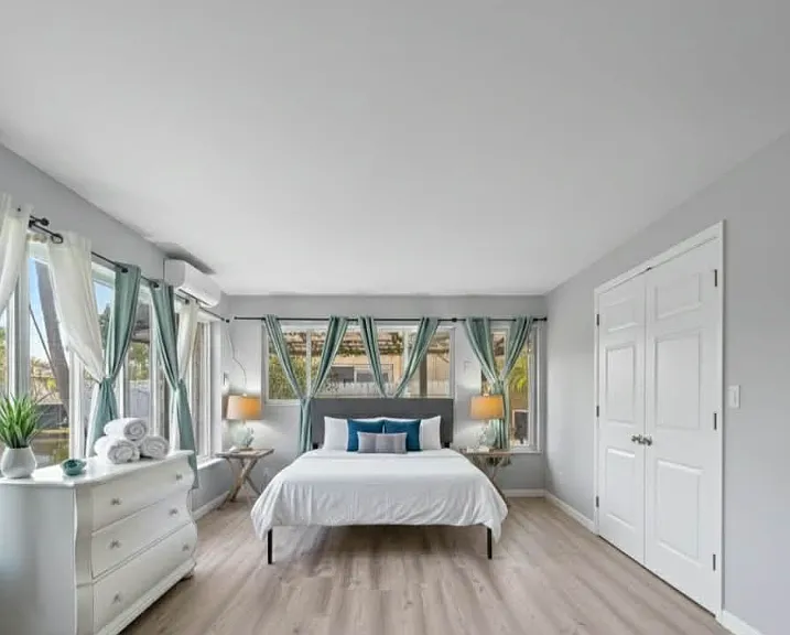 420 SE 9th Ct — Photo 1