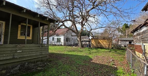 4th image of 518 Saint Patrick St