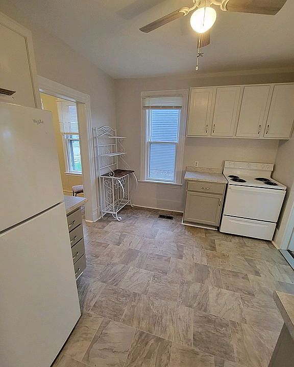 1st image of 706 Helen St