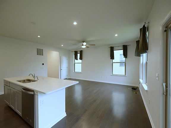4th image of 3638 Chippendale Cir #12