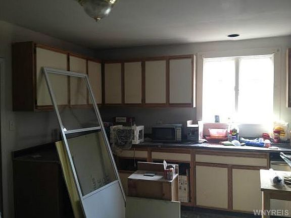 5th image of 222 E Bank St