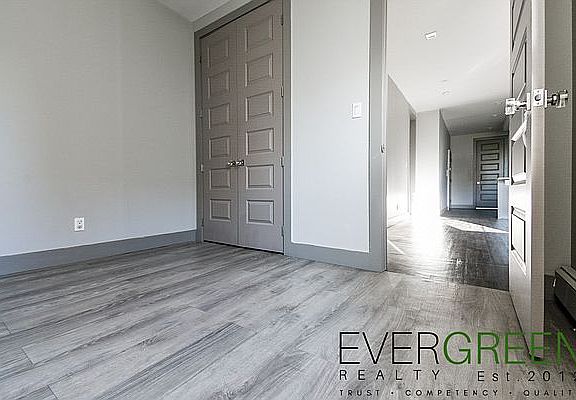 5th image of 255 Linden St APT 2L