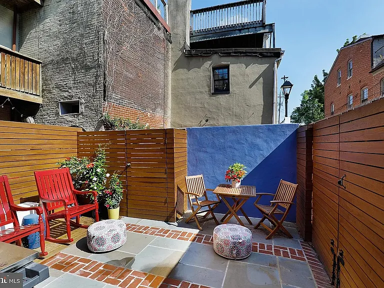 1618 Shakespeare St — Photo 5