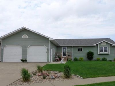 627 Augusta Cir, Yankton, SD, 57078
