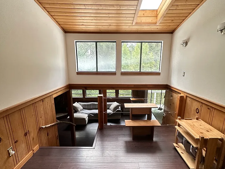 240 Farrell Dr — Photo 2