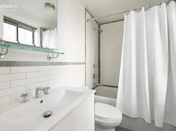 900 Park Avenue image 11 of 12