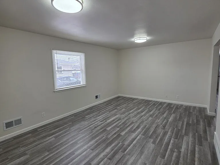 4815 34th Ave — Photo 16