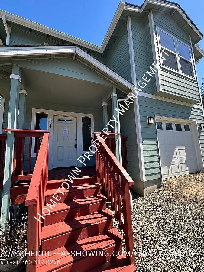 3 Bedroom Home on an Acre of Land with Air Conditioning! — Photo 3
