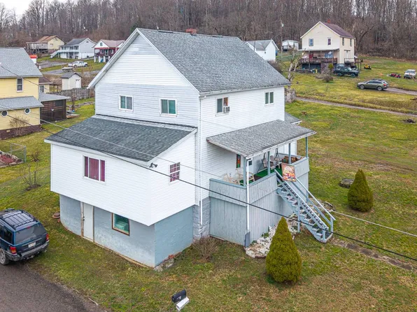 14 Mirkwood St, Farmington, WV 26571