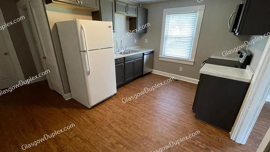 211 N Lewis St — Photo 4