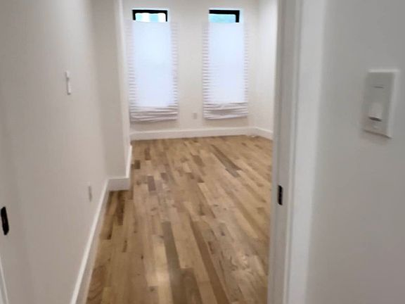 5th image of 542 Bainbridge St #1L