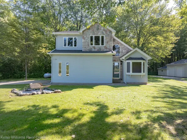 8223 Morrow Rd, Algonac, MI 48001