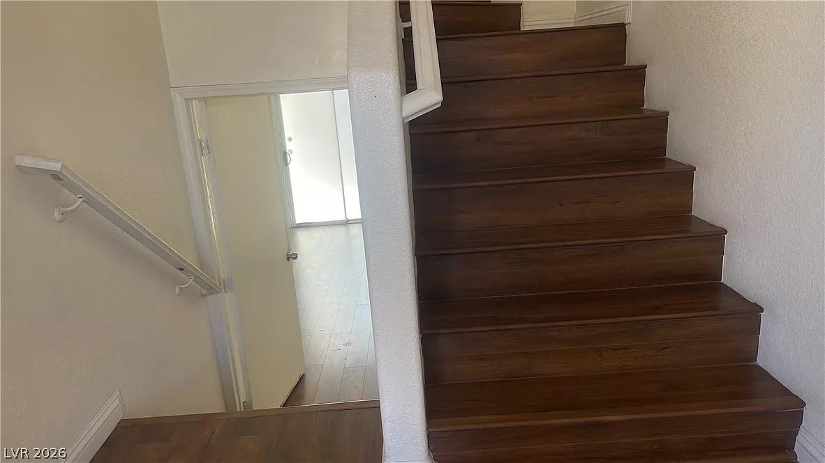 3 bed, 2.5 bath, 1803 sqft, $1,895 — Photo 2