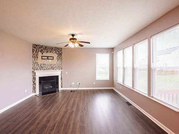 3rd image of 1284 Jesse Ct