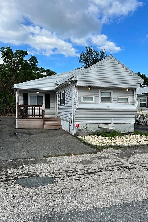 1st image of 286 Newbury St Lot 2