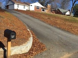 815 Ridgecrest Dr NE, Lenoir, NC 28645