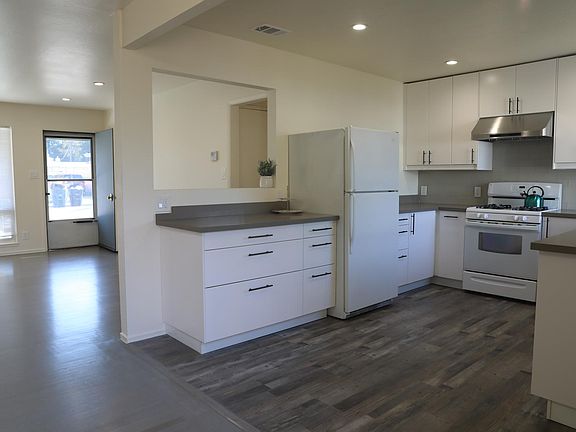 5th image of 2383 Oakwood Dr