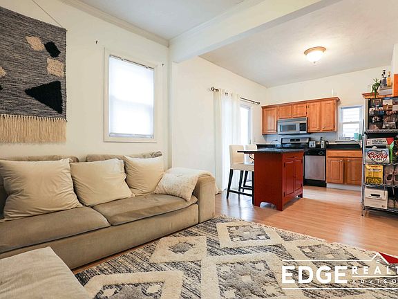 3rd image of 109 Bolton St #1