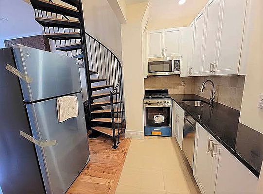 3rd image of 244 W 4th St #2X
