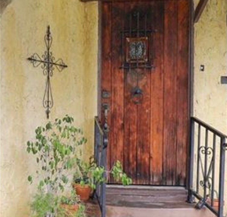 1st image of 4911 Acacia Ave