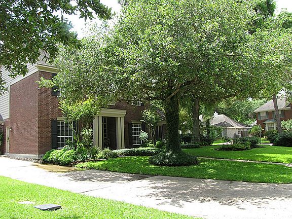 3rd image of 3427 Woodland View Dr