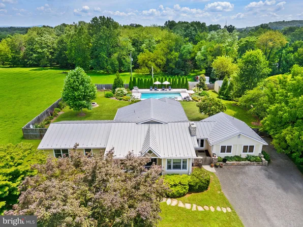 2749 Crenshaw Rd, Marshall, VA 20115