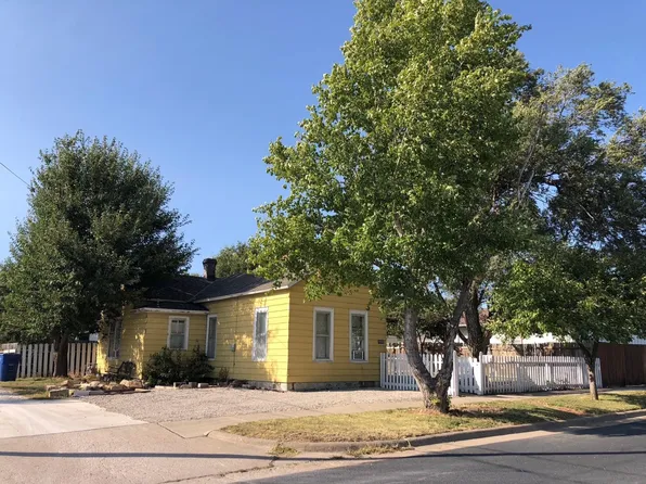 1407 Pine St, Hays, KS 67601