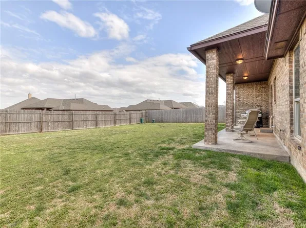 3020 Canton Trl, Yukon, OK 73099