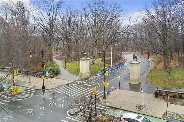 Sold by Avenue Sotheby's International Realty | media 18