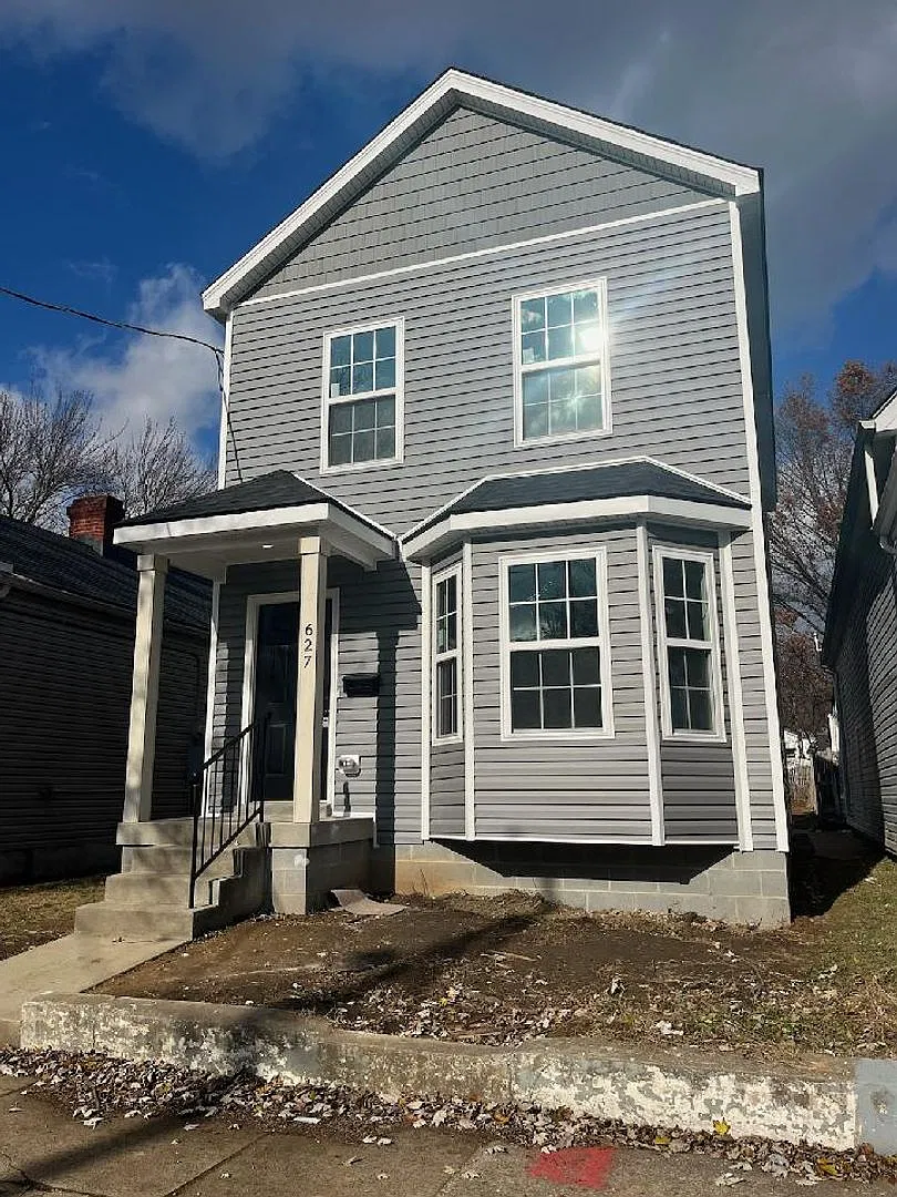 Shelby Park 3 Bedroom 1.5 bath New Construction! — Photo 1