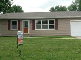 425 N Lake Dr, Marshall, MO 65340