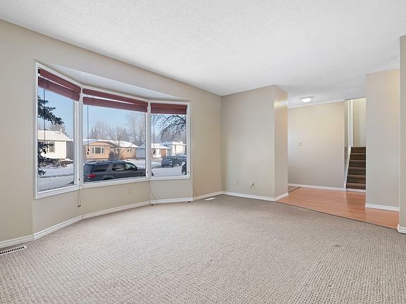 5th image of 2 Campbell Cres E