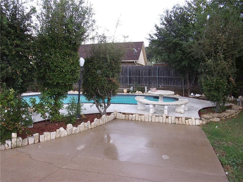 1st image of 706 Bunker Hill Dr