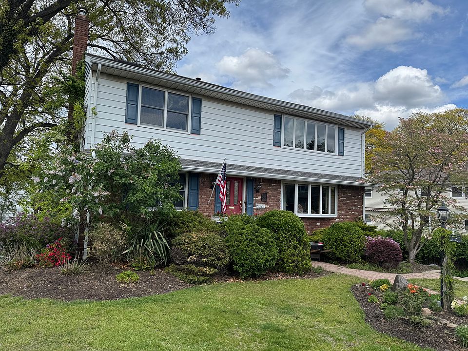 1st image of 17 Malden Ct Floor 2